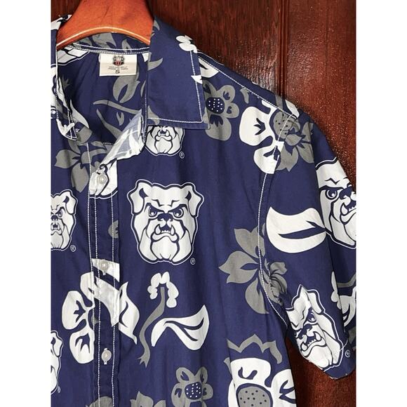 WES AND WILLY BLUE WHITE GRAY BUTLER BULLDOG FLORAL HAWAIIAN SHIRT S / SMALL - Picture 1 of 3